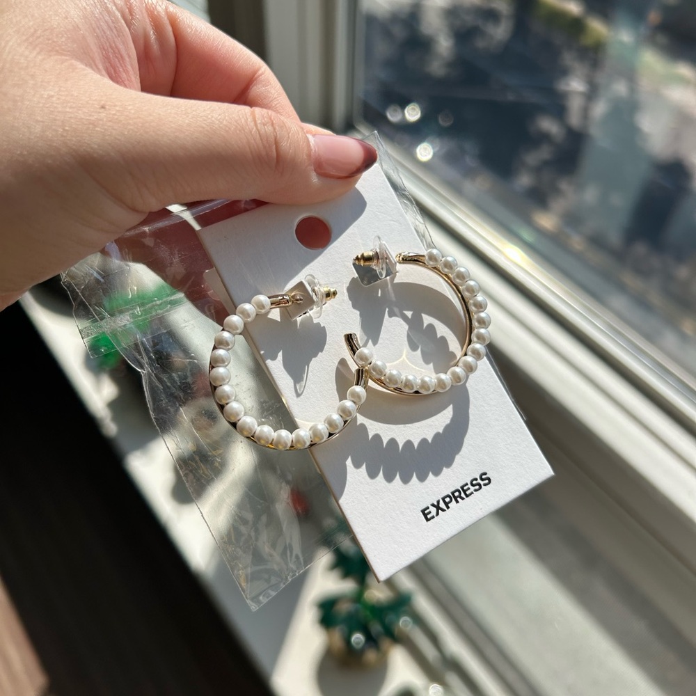 NWT Express Gold Hoop Earrings with Pearl Accents